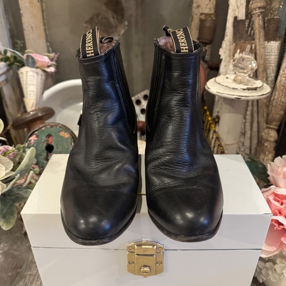 HERENCIA BLACK LEATHER CHELSEA BOOTS | CREW ANKLE PULL TABS | MEXICAN BOOTS - Picture 5 of 11